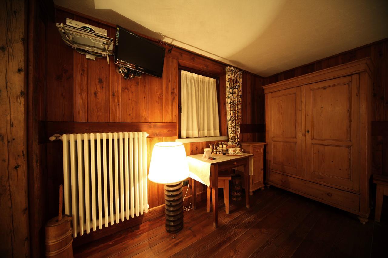 Eco Chalet Maison Dominique Challand-Saint-Anselme エクステリア 写真